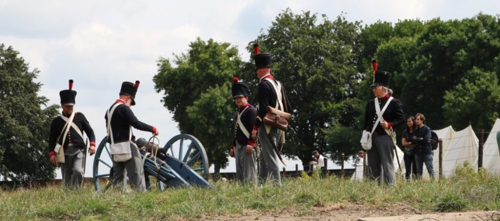 Champ de bataille avec soldats