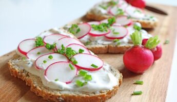 tartines radis fromage blanc