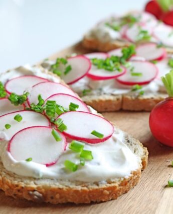 tartines radis fromage blanc